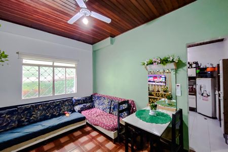 Casa à venda com 57m², 2 quartos e 2 vagasSala