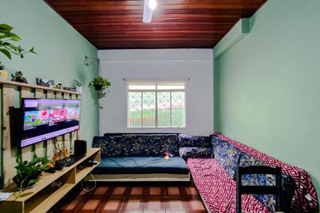 Casa à venda com 57m², 2 quartos e 2 vagasSala