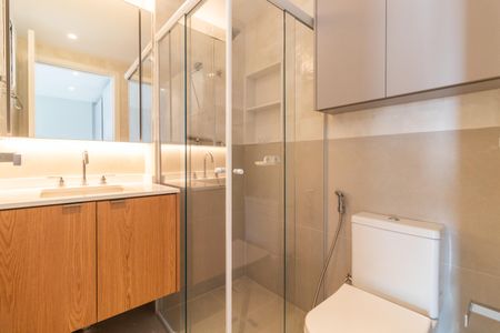 Banheiro de kitnet/studio à venda com 1 quarto, 48m² em Pinheiros, São Paulo