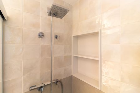 Banheiro de kitnet/studio à venda com 1 quarto, 48m² em Pinheiros, São Paulo