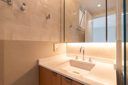 Banheiro de kitnet/studio à venda com 1 quarto, 48m² em Pinheiros, São Paulo