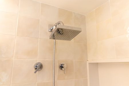 Banheiro de kitnet/studio à venda com 1 quarto, 48m² em Pinheiros, São Paulo