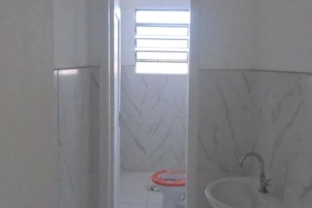 Banheiro 2 de kitnet/studio para alugar com 2 quartos, 102m² em Estuario, Santos