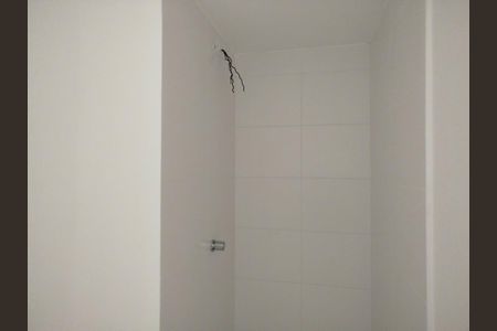 Banheiro de apartamento para alugar com 1 quarto, 27m² em Guaiauna, São Paulo