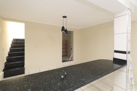 Sala / Cozinha  de casa para alugar com 3 quartos, 70m² em Vila Nilo, São Paulo