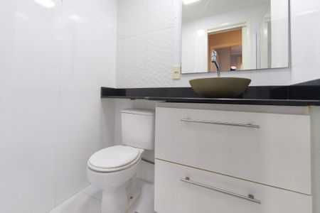 Apartamento à venda com 68m², 2 quartos e 1 vaga Apartamento à venda com 68m², 2 quartos e 1 vagaBanheiro