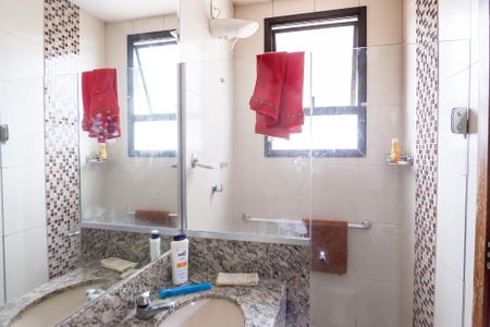 Apartamento à venda com 130m², 4 quartos e 3 vagasbanheiro da suite 