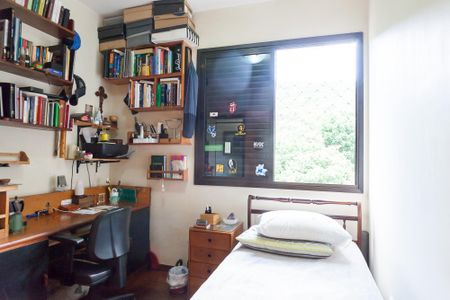 Apartamento à venda com 130m², 4 quartos e 3 vagasquarto 2