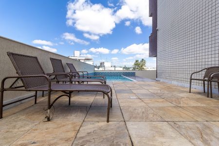 Apartamento à venda com 98m², 3 quartos e 2 vagas Apartamento à venda com 98m², 3 quartos e 2 vagasÁrea comum - Piscina