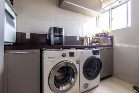 Apartamento à venda com 98m², 3 quartos e 2 vagas Apartamento à venda com 98m², 3 quartos e 2 vagasÁrea de Serviço