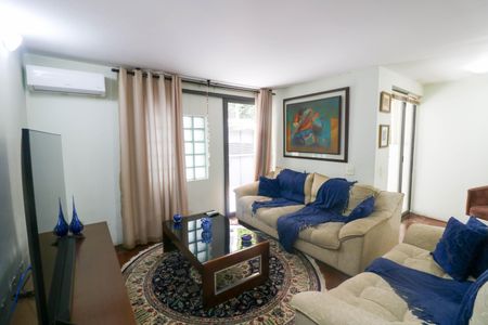 Casa à venda com 3 quartos, 160m² em Jardim das Acacias, São Paulo