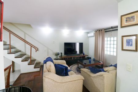 Casa à venda com 3 quartos, 160m² em Jardim das Acacias, São Paulo