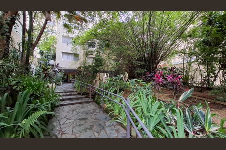 Apartamento à venda com 105m², 2 quartos e 1 vagaEntrada do Prédio e Jardim