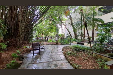 Apartamento à venda com 105m², 2 quartos e 1 vagaEntrada do Prédio e Jardim