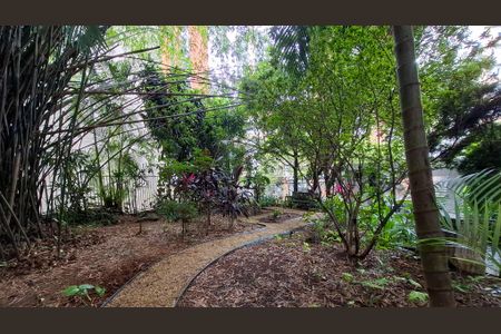 Apartamento à venda com 105m², 2 quartos e 1 vagaEntrada do Prédio e Jardim