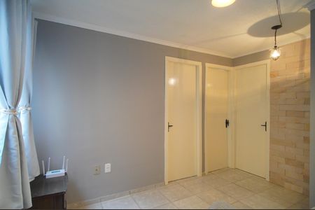 Sala de apartamento para alugar com 2 quartos, 48m² em Duque de Caxias, São Leopoldo