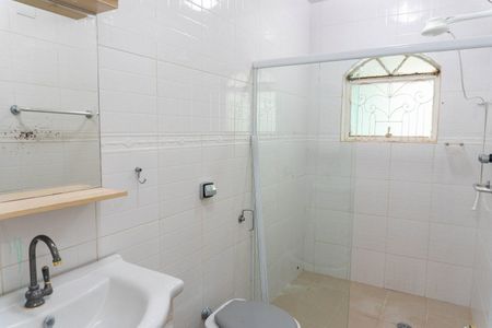 Casa para alugar com 140m², 3 quartos e 2 vagasBanheiro Social