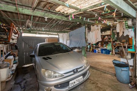 Casa à venda com 230m², 2 quartos e 4 vagas Casa à venda com 230m², 2 quartos e 4 vagasGaragem