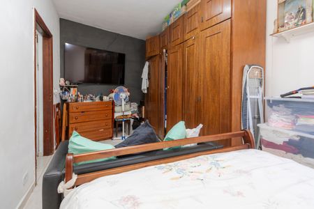 Casa à venda com 230m², 2 quartos e 4 vagas Casa à venda com 230m², 2 quartos e 4 vagasEdícula/ Quarto