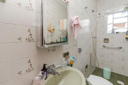 Casa à venda com 230m², 2 quartos e 4 vagas Casa à venda com 230m², 2 quartos e 4 vagasEdícula/ Banheiro