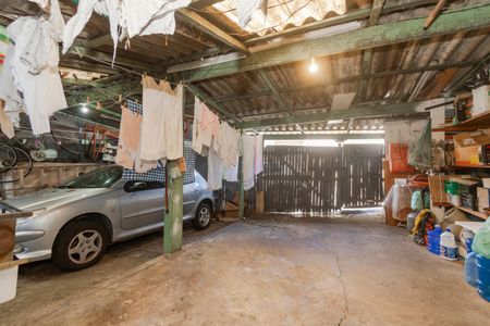 Casa à venda com 230m², 2 quartos e 4 vagas Casa à venda com 230m², 2 quartos e 4 vagasGaragem