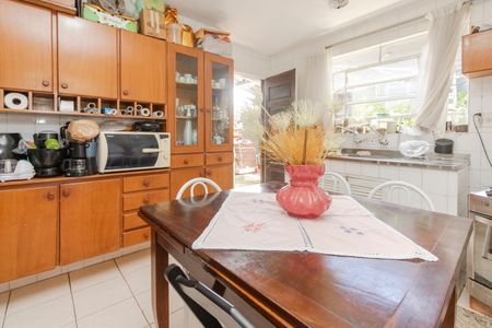 Casa à venda com 230m², 2 quartos e 4 vagas Casa à venda com 230m², 2 quartos e 4 vagasCozinha