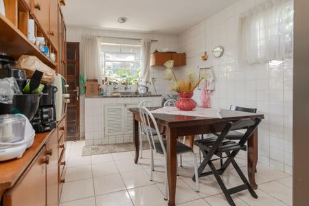 Casa à venda com 230m², 2 quartos e 4 vagas Casa à venda com 230m², 2 quartos e 4 vagasCozinha