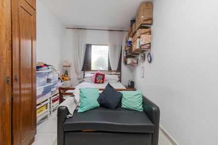 Casa à venda com 230m², 2 quartos e 4 vagas Casa à venda com 230m², 2 quartos e 4 vagasEdícula/ Quarto