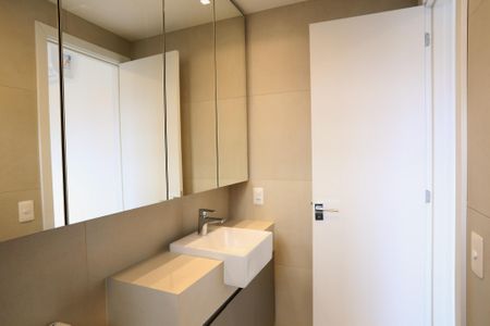 Apartamento para alugar com 69m², 2 quartos e 2 vagas Apartamento para alugar com 69m², 2 quartos e 2 vagasBanheiro da Suíte 1
