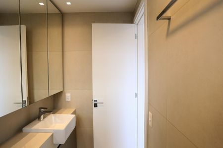 Apartamento para alugar com 69m², 2 quartos e 2 vagas Apartamento para alugar com 69m², 2 quartos e 2 vagasBanheiro da Suíte 1