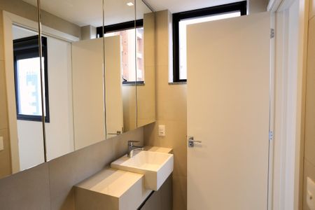 Apartamento para alugar com 69m², 2 quartos e 2 vagas Apartamento para alugar com 69m², 2 quartos e 2 vagasBanheiro da Suíte