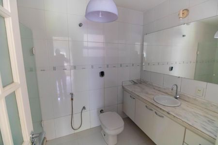 Casa de condomínio para alugar com 800m², 6 quartos e 6 vagasBanheiro da Suíte 1