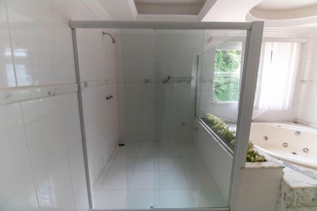 Casa de condomínio para alugar com 800m², 6 quartos e 6 vagasBanheiro da Suíte 3