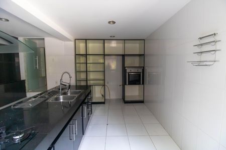 Casa de condomínio para alugar com 800m², 6 quartos e 6 vagasAnexo