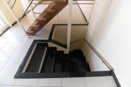 Casa de condomínio para alugar com 800m², 6 quartos e 6 vagasEscada