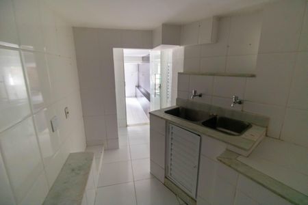 Casa de condomínio para alugar com 800m², 6 quartos e 6 vagasÁrea de Serviço