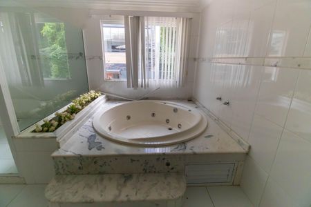 Casa de condomínio para alugar com 800m², 6 quartos e 6 vagasBanheiro da Suíte 3