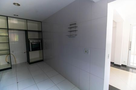 Casa de condomínio para alugar com 800m², 6 quartos e 6 vagasAnexo