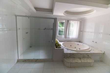 Casa de condomínio para alugar com 800m², 6 quartos e 6 vagasBanheiro da Suíte 3