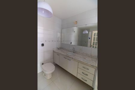 Casa de condomínio para alugar com 800m², 6 quartos e 6 vagasBanheiro da Suíte 1