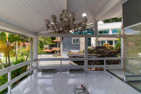 Varanda da Sala de casa de condomínio para alugar com 6 quartos, 800m² em Piratininga, Niterói