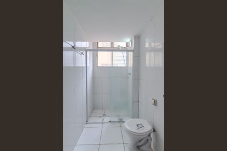 Banheiro de kitnet/studio para alugar com 1 quarto, 30m² em Água Branca, São Paulo