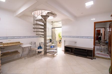 Casa à venda com 150m², 4 quartos e 1 vagaÁrea de Serviço