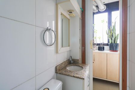 Apartamento à venda com 258m², 4 quartos e 5 vagasBanheiro de Serviço