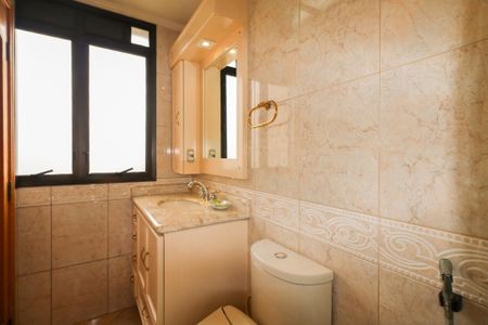 Apartamento à venda com 258m², 4 quartos e 5 vagasBanheiro da Suíte 2