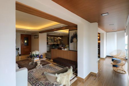 Apartamento à venda com 258m², 4 quartos e 5 vagasVaranda