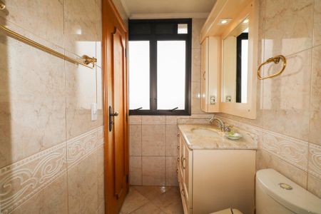 Apartamento à venda com 258m², 4 quartos e 5 vagasBanheiro da Suíte 2