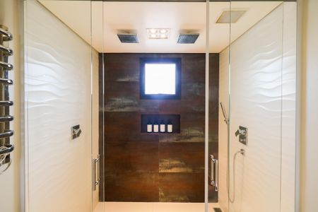 Apartamento à venda com 258m², 4 quartos e 5 vagasBanheiro da Suíte 1