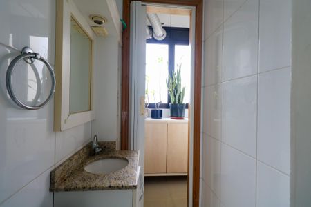 Apartamento à venda com 258m², 4 quartos e 5 vagasBanheiro de Serviço