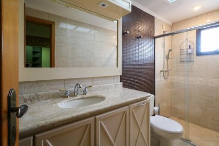 Apartamento à venda com 258m², 4 quartos e 5 vagasBanheiro da Suíte 3